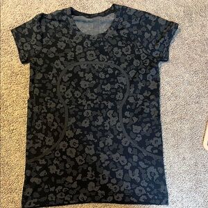 Lululemon Short Sleeve Swiftly Tech 2.0 Floral Patterned - Barely Worn - No tags